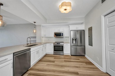 Welcome to your dream coastal retreat! This spacious 3 bedroom - photo 4