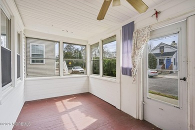 3 bedroom/2 bath home on a 30 x 100 lot in desirable Lake Como - photo 2
