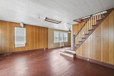 3 bedroom/2 bath home on a 30 x 100 lot in desirable Lake Como - photo 3