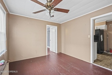 3 bedroom/2 bath home on a 30 x 100 lot in desirable Lake Como - photo 5