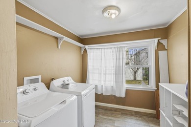 3 bedroom/2 bath home on a 30 x 100 lot in desirable Lake Como - photo 8