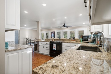 Lakefront home on Lake Hamilton offering over 3,000 sq ft, 4 - photo 9