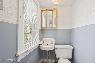 3 bedroom/2 bath home on a 30 x 100 lot in desirable Lake Como - photo 10
