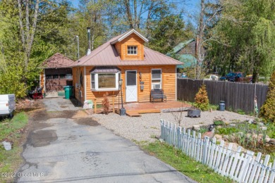Charming cottage w/lake access! - Lake Home Sale Pending in Caroga Lake, New York