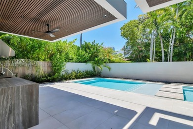 New construction in The Roads near Brickell. This 5 bed, 6.5 - photo 6