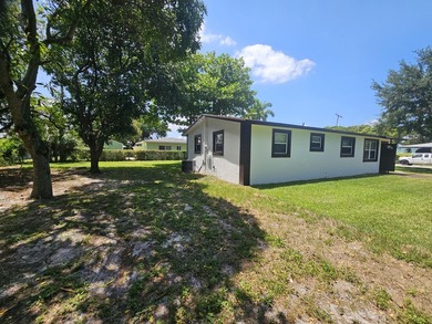 Nicely presented 4 bedroom & 2 bath Home on extra large fenced - photo 18
