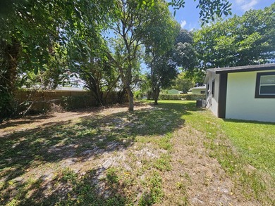 Nicely presented 4 bedroom & 2 bath Home on extra large fenced - photo 19