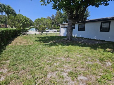 Nicely presented 4 bedroom & 2 bath Home on extra large fenced - photo 24