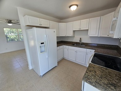 Nicely presented 4 bedroom & 2 bath Home on extra large fenced - photo 29