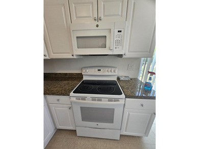 Nicely presented 4 bedroom & 2 bath Home on extra large fenced - photo 30