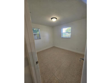 Nicely presented 4 bedroom & 2 bath Home on extra large fenced - photo 43