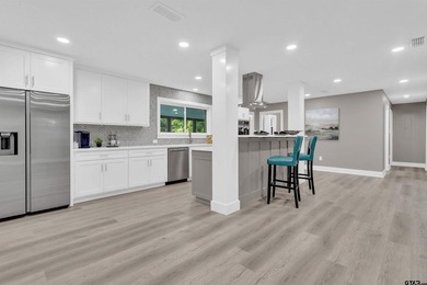 Welcome to your dream home in the highly desirable Hideaway Lake - photo 7