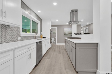 Welcome to your dream home in the highly desirable Hideaway Lake - photo 8
