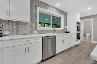 Welcome to your dream home in the highly desirable Hideaway Lake - photo 10