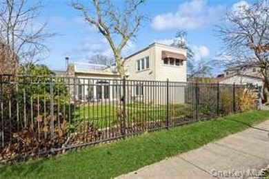 Lovely Two Story Bi-Level Home Located The Westholme, Bayside - photo 1