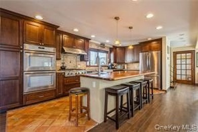 Lovely Two Story Bi-Level Home Located The Westholme, Bayside - photo 6