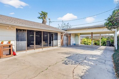Beautifully maintained one-story home in desirable Lamar Park - photo 40