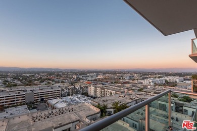 Experience sweeping, unobstructed city, mountain, ocean, and - photo 11