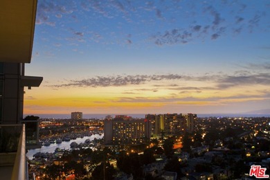 Experience sweeping, unobstructed city, mountain, ocean, and - photo 19