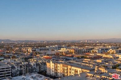 Experience sweeping, unobstructed city, mountain, ocean, and - photo 22