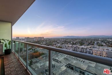 Experience sweeping, unobstructed city, mountain, ocean, and - photo 23