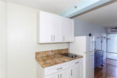 Legal Lodging Unit in Waikiki! Well-maintained studio on the - photo 6