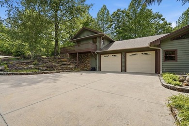 Welcome to 100 Brittany Way! Perched in the peaceful Newtown - photo 37