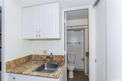 Legal Lodging Unit in Waikiki! Well-maintained studio on the - photo 8