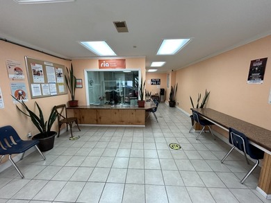 Opportunity to own a mixed-use property in a prime - photo 2