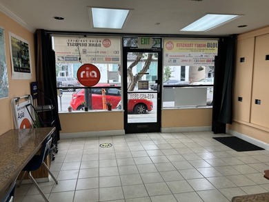 Opportunity to own a mixed-use property in a prime - photo 3