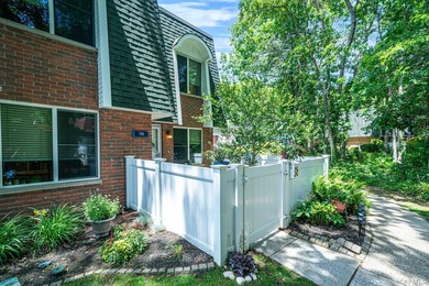 Move-In Ready End Unit Condo! Welcome to this beautifully - photo 3
