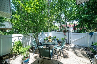 Move-In Ready End Unit Condo! Welcome to this beautifully - photo 5