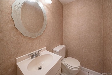 Move-In Ready End Unit Condo! Welcome to this beautifully - photo 9