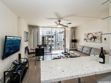 Beautifully renovated in 2018, this spacious 2-bedroom, 2-bath - photo 1