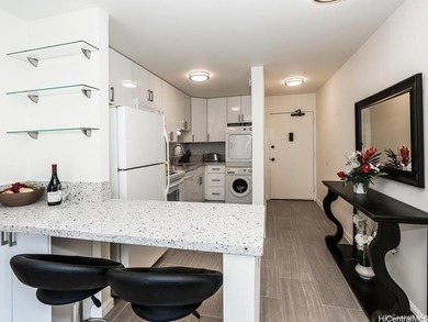 Beautifully renovated in 2018, this spacious 2-bedroom, 2-bath - photo 6