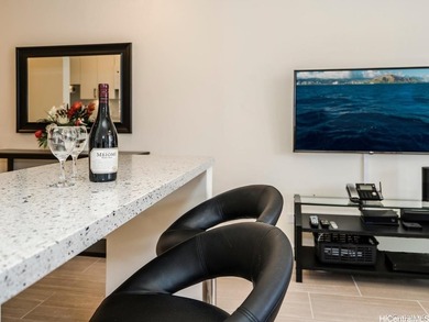 Beautifully renovated in 2018, this spacious 2-bedroom, 2-bath - photo 7
