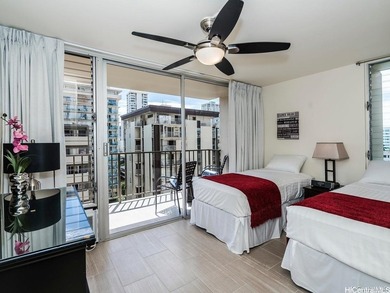Beautifully renovated in 2018, this spacious 2-bedroom, 2-bath - photo 9
