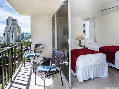 Beautifully renovated in 2018, this spacious 2-bedroom, 2-bath - photo 10