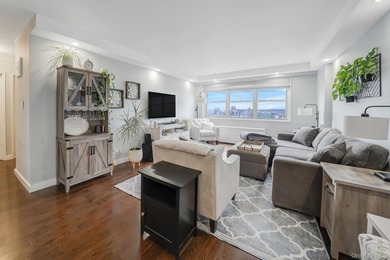 Experience elevated living in this beautiful 2 bedroom corner - photo 1