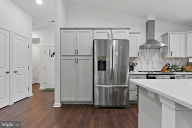 Welcome to waterfront living in Stratford Harbour! This stunning - photo 7