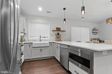 Welcome to waterfront living in Stratford Harbour! This stunning - photo 10