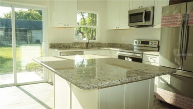 Welcome to this beautifully updat4ed 3-bedroom, 2-bathroom block - photo 3