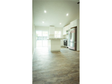 Welcome to this beautifully updat4ed 3-bedroom, 2-bathroom block - photo 4