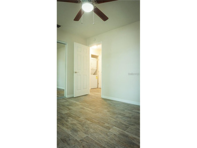 Welcome to this beautifully updat4ed 3-bedroom, 2-bathroom block - photo 7