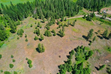 Breathtaking panoramic lake and mountain views await from this - photo 12