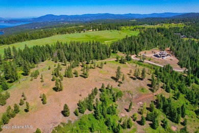 Breathtaking panoramic lake and mountain views await from this - photo 16
