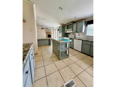 Lake life just got easy in Push Hill Cove! This 3 bed, 2 bath - photo 9