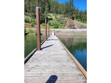 Breathtaking panoramic lake and mountain views await from this - photo 24