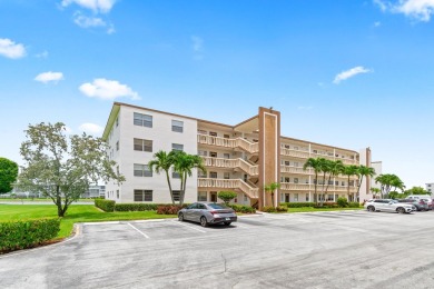 Lake Condo For Sale in Boca Raton, Florida
