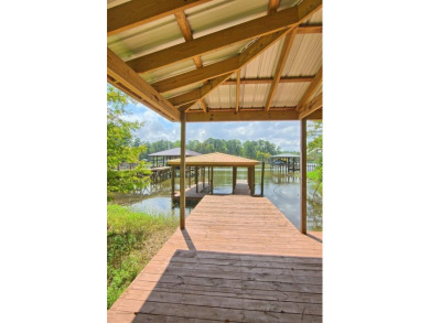 WHAT?!?! Toledo Bend Waterfront Under $300K!!! Nice camp/home - Lake Home For Sale in Hemphill, Texas